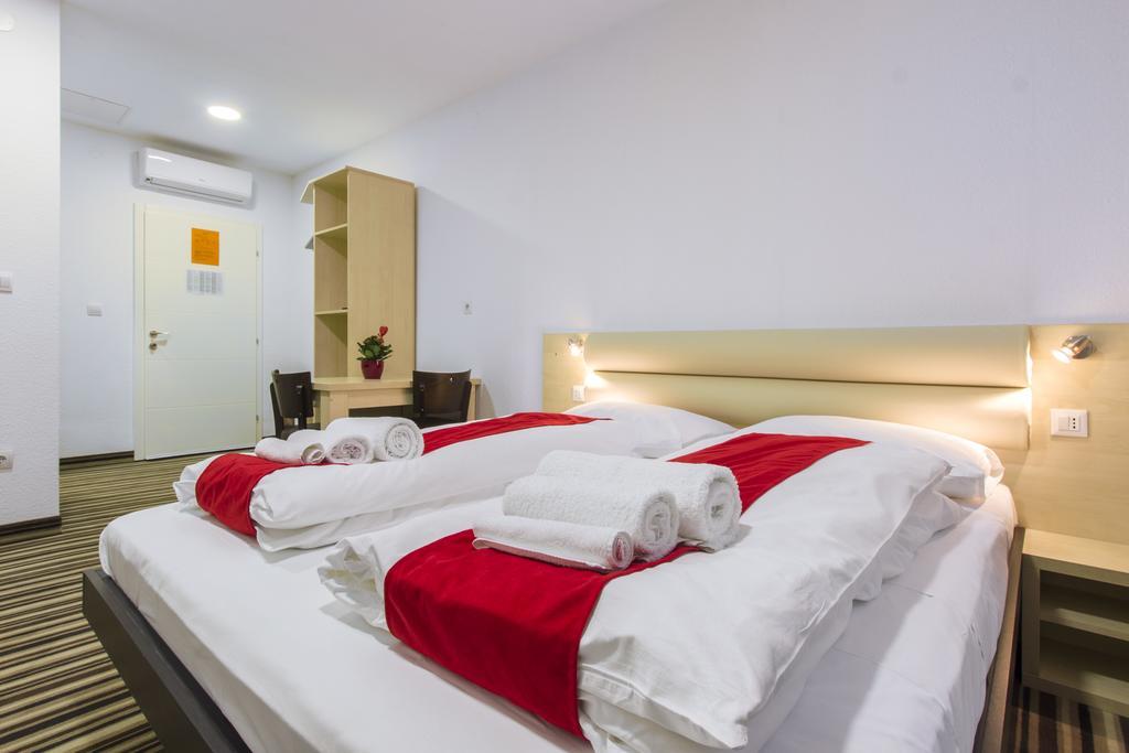 Parkcity Rooms Sibenik Bagian luar foto