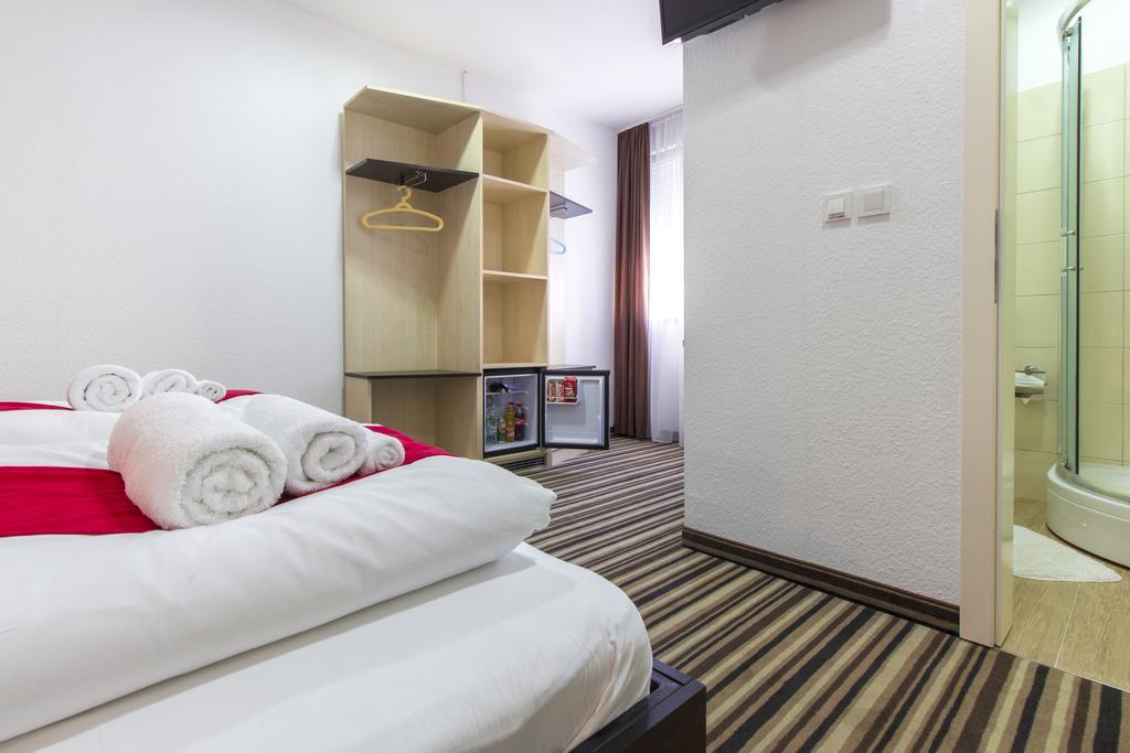 Parkcity Rooms Sibenik Bagian luar foto